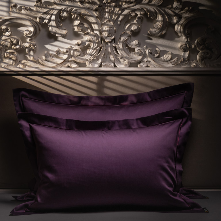 Luxusná jednofarebná obliečka Exclusive Interiors by Pavel Vrzák - 40x80cm - Plum (fialová) - Rozmer lôžkoviny: 40 x 80 v cm